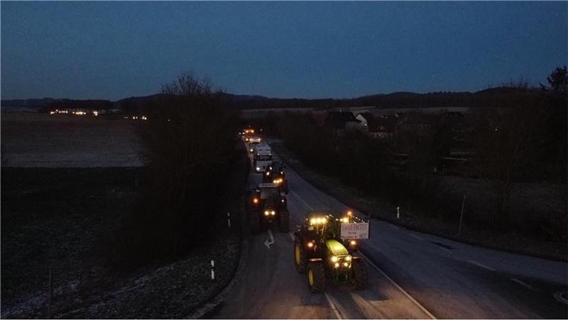 Braunlage: Landwirte wollen auf der Neuen Mitte protestieren Die Landwirte aus Ober- und Südharz können auch den Verkehr blockieren. Am 12. Januar geht auf der B 243 zwischen Abzweig Bad Sachsa und Herzberg zeitweise nichts mehr. In Braunlage gibt es aber Infostände, statt Straßensperrungen. Foto: Privat