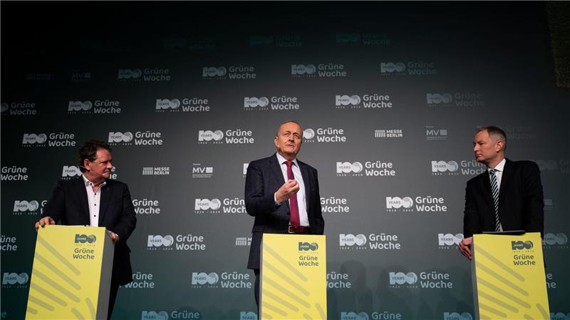 Die Landwirtschaft steht zu Beginn der Agrarmesse Grüne Woche unter Druck.