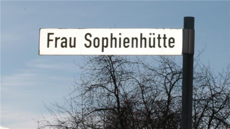Breite Unterstützung für Westharz-Halle in Langelsheim Zu sehen ist ein Straßenschild, auf dem "Frau Sophienhütte" steht.