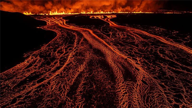 „Natur ist unberechenbar“ - Neuer Vulkanausbruch auf Island Die Lava bahnt sich ihren Weg.