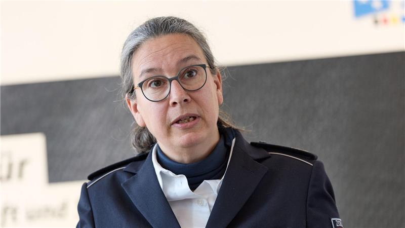 Die Leiterin des Hauptzollamts Hamburg, Melanie Schmaljohann, sagt, es gebe mehr Personal für Schwarzarbeit-Kontrollen. 