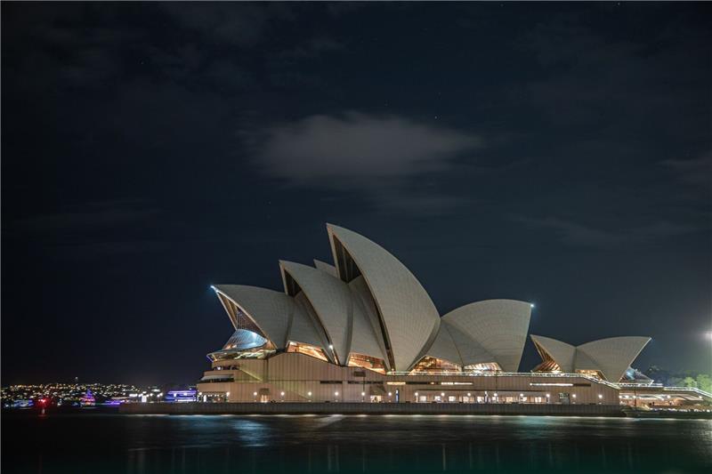 Sehenswürdigkeiten im Dunkeln - „Earth Hour” weltweit Die Lichter des Opernhauses von Sydney sind für die «Earth Hour» ausgeschaltet worden.