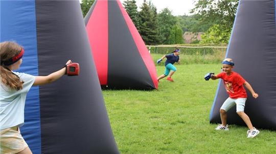Die Liebenburger „Lasergames“ locken am Donnerstag auf den Bolzplatz bei Heimerode.