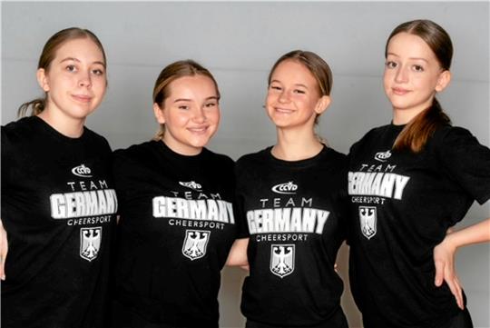 Die Liebenburgerin Josy Rothkamm (2. v. li.) vertritt „Team Germany“ bei den Weltmeisterschaften im Cheerleading, die nach Ostern in Orlando (USA) ausgetragen werden. Foto: Lorenz