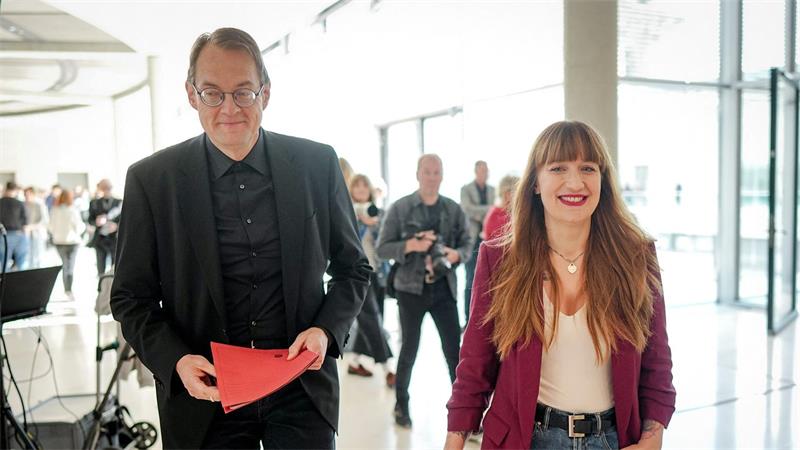 Chat mit Clan: Linke-Politiker zieht sich vorerst zurück Die Linken-Fraktionsspitze dringt bei Kocak auf „vollumfängliche Transparenz“.