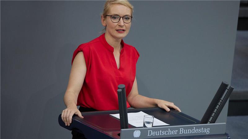 Die Linken-Vorsitzende Ines Schwerdtner fordert Spahns Rücktritt als Fraktionsvorsitzender der Union.