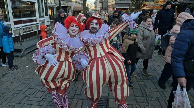 Innenstadt verwandelt sich in eine Kleinkunst-Meile Die "Little Peppers" ziehen mit ihrem ganz eigenen Charme das Publikum in ihren Bann.