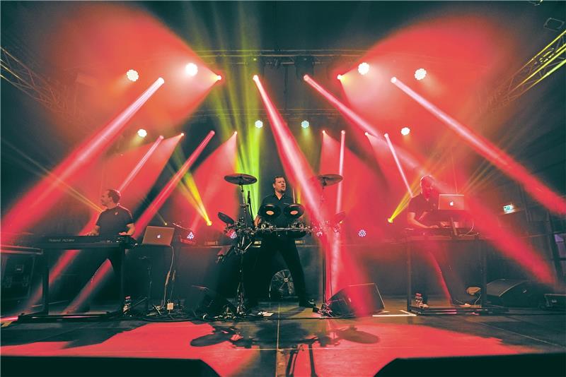 Die Loyalsten: VNV Nation füllt gleich bei drei ausverkauften Miner’s-Rock-Auftritten die Schlosserei. Foto: Klingebiel