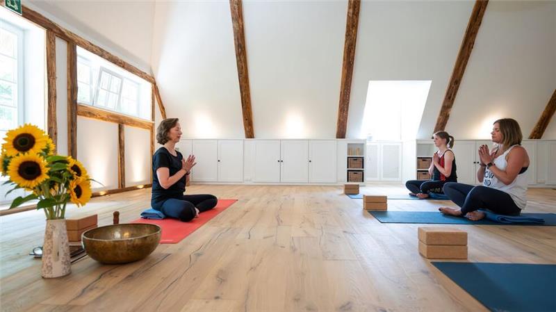 Die Lüneburger Heide wandelt sich, Yoga-Kurse werden nachgefragt.