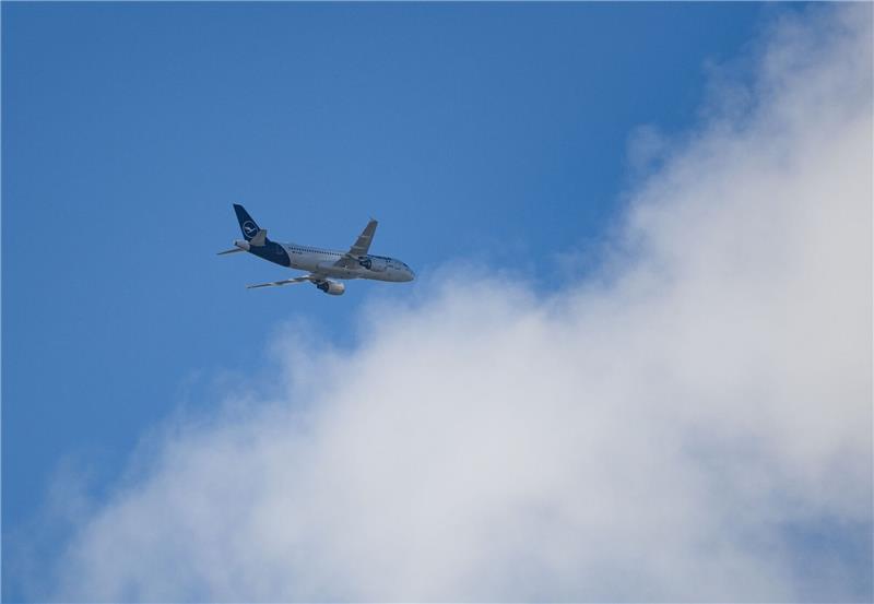 Deutsche Schüler in Israel: Einige ausgereist, andere nicht Die Lufthansa hat Flüge von und nach Tel Aviv zur Sicherheit bis Samstag ausgesetzt. (Symbolbild)