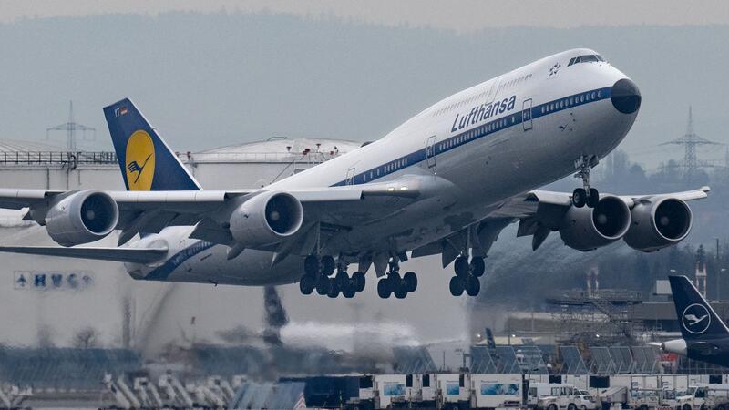 Lufthansa erhebt ab 2025 neue Umweltgebühr Die Lufthansa wird Passagieren ab kommendem Jahr die Umweltkosten in Rechnung stellen.