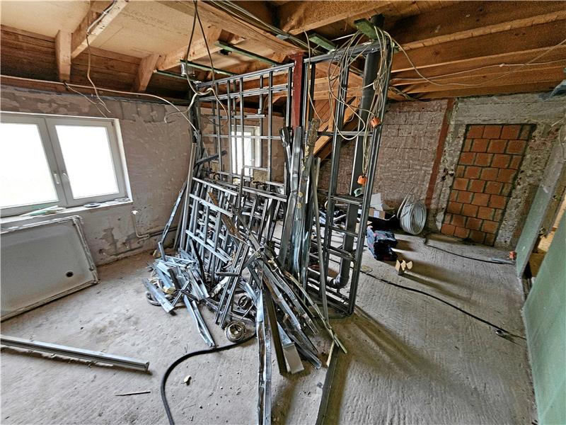 Die Mädchen-Dusche im alten Trakt muss instand gesetzt werden. Foto: Potthast