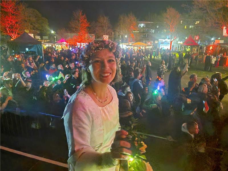 Hexen im Harz: Zehntausende feiern wieder Walpurgis Die Maienkönigin Isabel Junior hat in Hahnenklee den Frühling eingeläutet. Foto: Sowa