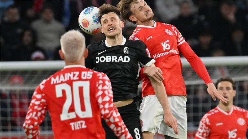 Die Mainzer um Abwehrspieler Posch hatten viele hohe Bälle zu verteidigen.