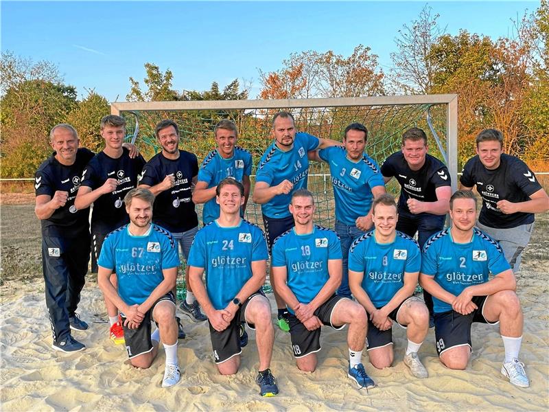 Die Mannschaft der HSG Bad Harzburg/Vienenburg sieht in dieser Saison deutlich anders aus. Weil fünf Spieler den Verein verlassen haben oder nicht mehr zur Verfügung stehen, rücken zahlreiche A-Jugendliche auf.  Foto: Privat