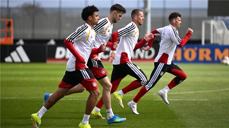 Die Mannschaft trainiert für das Länderspiel gegen die Schweiz.