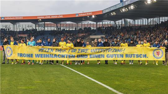 Die Mannschaft von Eintracht Braunschweig nach dem letzten Spiel des Jahres.