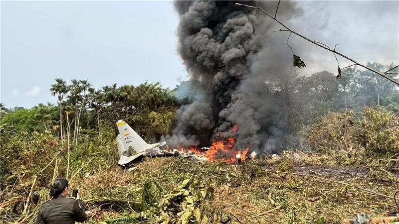 70 Tote bei Militärflugzeugabsturz in Kolumbien Die Maschine war wenige Minuten nach dem Start abgestürzt und anschließend in Brand geraten.