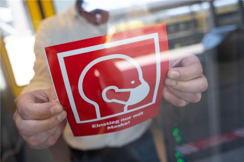 Filterfrei im Fernverkehr: Lauterbach kündigt Masken-Ende an Die Maskenpflicht im öffentlichen Fernverkehr soll zum 2. Februar vorzeitig fallen.