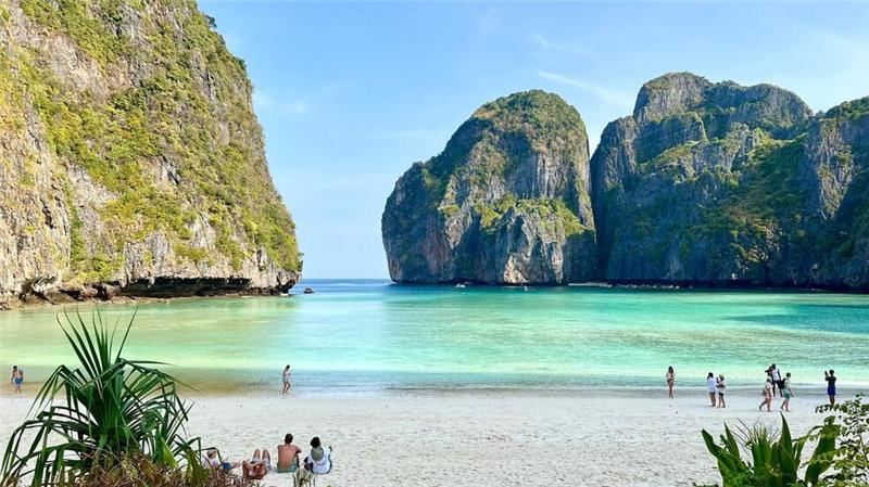 „The Beach“: Thailands Maya Bay öffnet wieder für Touristen Die Maya Bay gilt als einer der schönsten Strände der Welt. (Archivbild)
