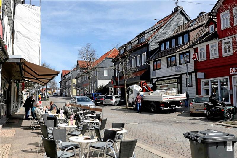 Die Mehrheit der Geschäftsleute wünscht sich keine Änderung für die Roe, Autos sollen weiterhin in Richtung Marktstraße fahren.