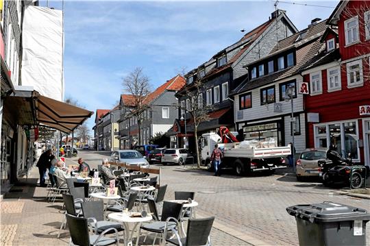 Die Mehrheit der Geschäftsleute wünscht sich keine Änderung für die Roe, Autos sollen weiterhin in Richtung Marktstraße fahren.