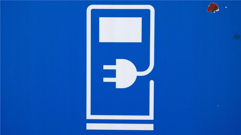 HUK Coburg: Große Mehrheit der Autobesitzer meidet E-Autos Die Mehrheit der privaten Autobesitzer in Deutschland misstraut nach einer Umfrage der HUK Coburg nach wie vor dem Elektroauto. (Symbolbild)