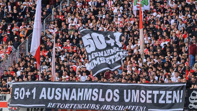 Die Meinung vieler Fans zur 50+1-Regel ist klar. (Archivbild)