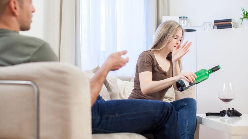 Unterschätzte Gefahr? Das macht Alkohol mit Ihrer Gesundheit Die Mengen Resveratrol in Rotwein reichen für eine Wirkung meist nicht aus.