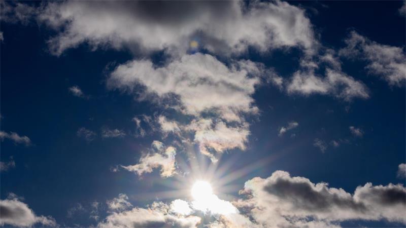 Die Menschen in Niedersachsen und Bremen können sich auf schwachen Wind und Sonnenmomente freuen. (Symbolbild)