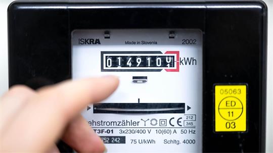 Die Menschen in Niedersachsen und Bremen müssen sich 2027 auf höhere Strom- und Gasnetzentgelte einstellen. (Archivbild)