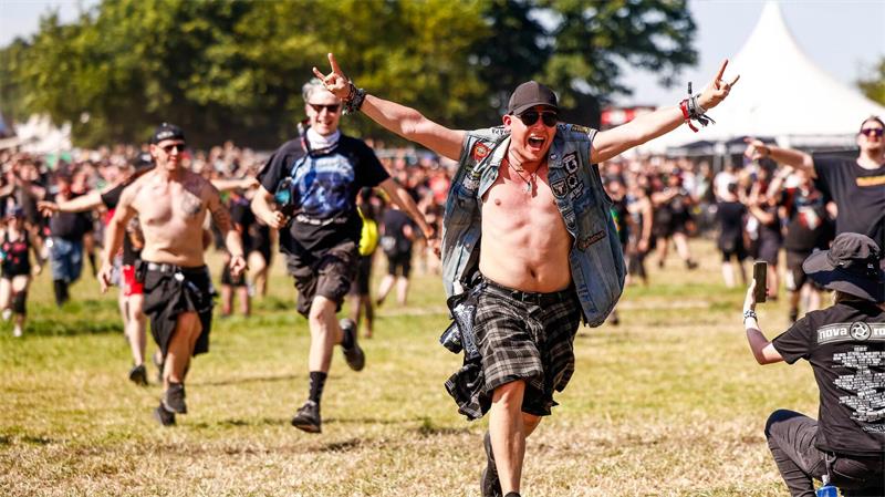 Die Metalfans sind glücklich.