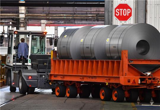 Die Metall-, Auto-, und Chemiebranche sind nach Einschätzung der Unternehmensberatung PwC wegen der höheren Produktionskosten unter enormem Druck.