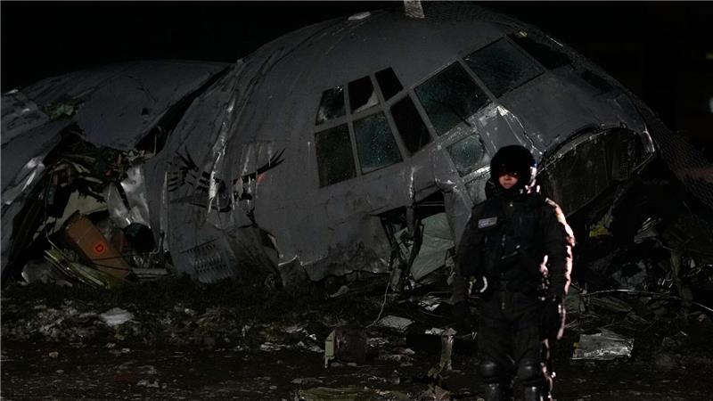 Die Militärmaschine der bolivianischen Luftwaffe sei von der Start- und Landebahn abgekommen.