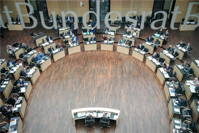 Bundesrat beschließt Gesetze im Minutentakt Die Ministerpräsidenten der Länder im Bundesrat während der Sitzung im Bundesrat.