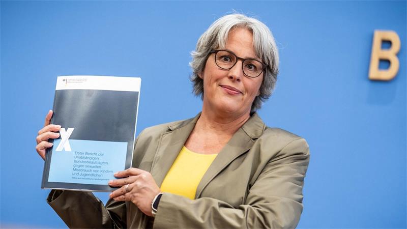 Die Missbrauchsbeauftragte des Bundes, Kerstin Claus, sieht Fortschritte im Kampf gegen sexuelle Gewalt aber noch viele Baustellen zur Verbesserung der Lage. Ihr Bericht ist eine Bestandsaufnahme. 