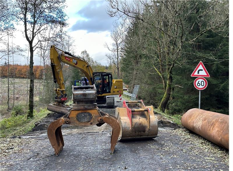 Braunlage: B 27 Richtung Elend ist bis 15. November gesperrt Die Mitarbeiter der Baufirma sind derzeit dabei, einen Durchlass auf der B 27 zwischen Braunlage und Elend zu erneuern. Foto: Eggers