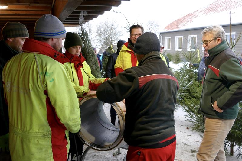 Menschen rennen dem Forstamt in Clausthal die Bude ein Die Mitarbeiter müssen ein neues Netz aufspannen. Foto: Rudolph/Landesforsten