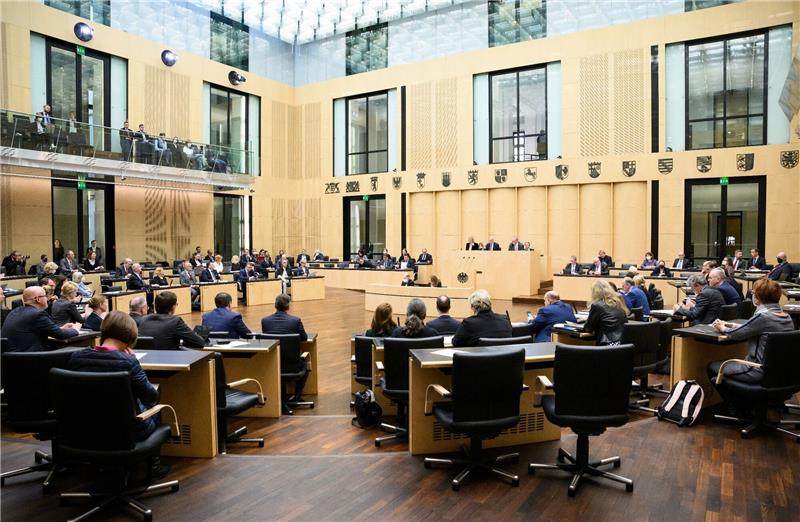 Bürgergeld der Ampel gescheitert - Vermittlungsausschuss Die Mitglieder des Bundesrats sitzen in der Sondersitzung des Deutschen Bundesrats zu den Dezember-Soforthilfen und dem geplanten Bürgergeld.