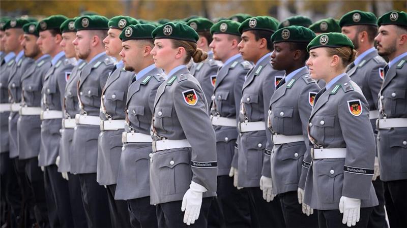 Soldaten sollen aktuellere Uniformen erhalten Die Modernisierung der Uniformen war schon 2018 beschlossen worden. (Archivbild)
