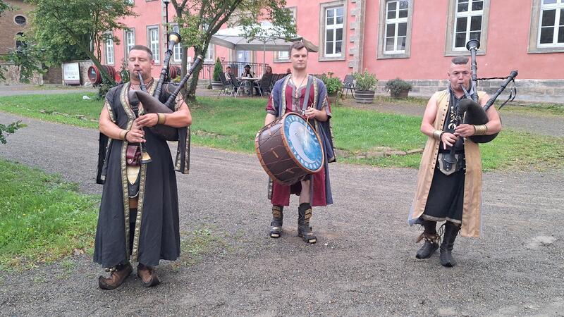 Das Mittelalter-Treiben in Wöltingerode entpuppt sich als Reinfall Die Musiker spielen oft nur für sich selbst und einige wenige Gäste.
