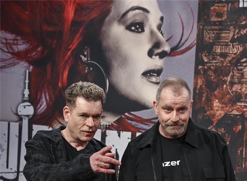 Die Musiker und Komponisten Peter Plate (l.) und Ulf Leo Sommer kommen zur Premi...