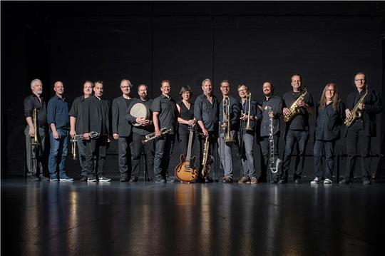Die NDR-Bigband kommt zum ersten Steinway-Festival am 4. September in die Goslarer Kaiserpfalz mit einer Afro-kubanischen Jazznacht.  Foto: Michael Zapf