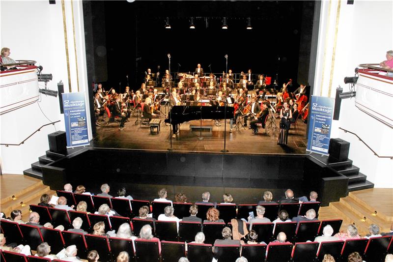Harzburgs Festspiele beginnen international Die NDR-Radiophilharmonie spielt das Eröffnungskonzert am 15. Juni wieder im Lessingtheater in Wolfenbüttel (hier ein Bild aus dem vergangenen Jahr). Foto: Veranstalter