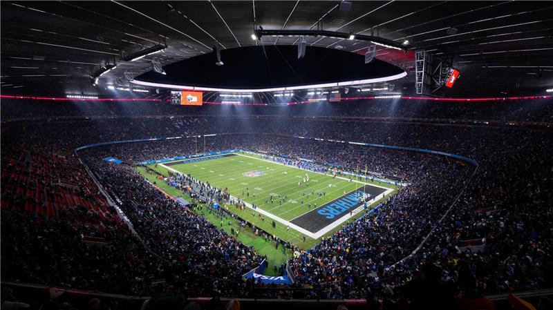 Die NFL kehrt 2026 wieder mit einem Gastspiel in die Münchner Allianz Arena zurück. (Archivbild)