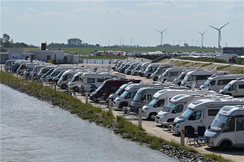 Deutlich mehr Wohnmobile in Deutschland Die Nachfrage nach Wohnmobilen wächst immer weiter. Grund dafür sei auch ein Imagewandel weg vom Spießigen.