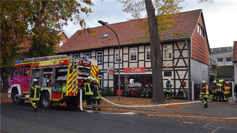 Schornsteinbrand sorgt für Vollsperrung in Schladen Die Nachlöscharbeiten waren kompliziert.