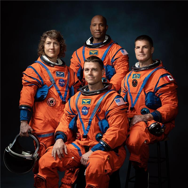 Die Nasa-Astronauten Christina Koch (l-r), Victor Glover und Reid Wiseman sowie Astronaut Jeremy Hansen von der kanadischen Weltraumbehörde.