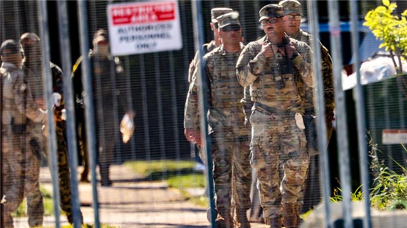 US-Medien: Nationalgarde im Raum Chicago im Einsatz Die Nationalgarde ist nach US-Medienberichten inzwischen im Raum Chicago im Einsatz.