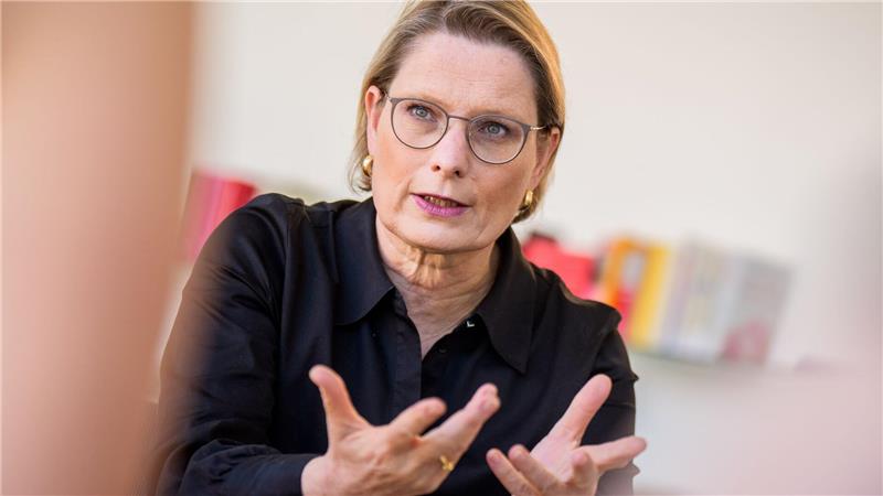Leibliche Väter sollen Rechte besser geltend machen können Die Neuregelung zur Vaterschaftsanfechtung ist die erste familienrechtliche Reform, die von der neuen Regierung auf den Weg gebracht wird.